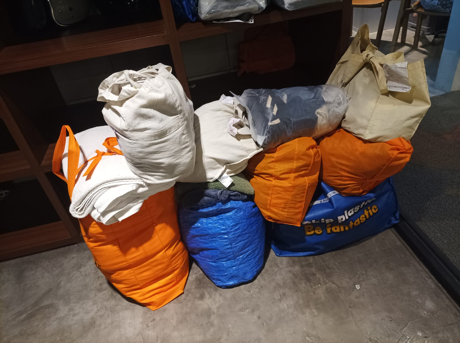 Rak pakaian bersih LaundryOn Malioboro